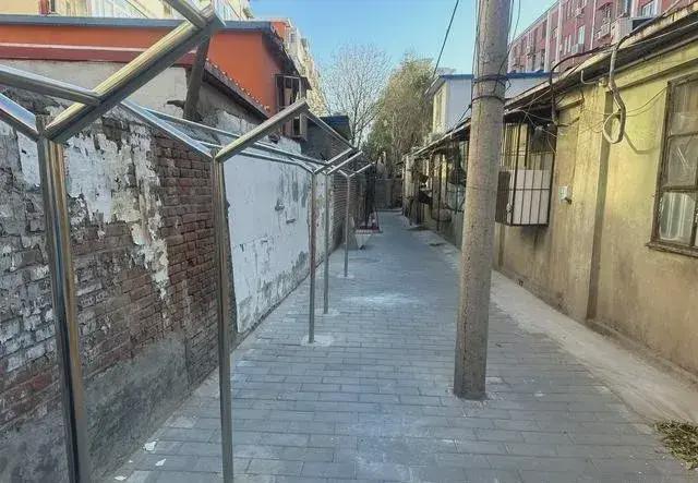 私搭乱建居民想提升小区环境的愿望实现了凯发k8国际娱乐首选拆除700平方米(图2)