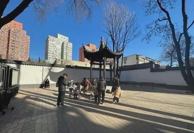 私搭乱建居民想提升小区环境的愿望实现了凯发k8国际娱乐首选拆除700平方米(图7)