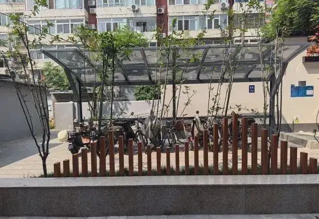 私搭乱建居民想提升小区环境的愿望实现了凯发k8国际娱乐首选拆除700平方米